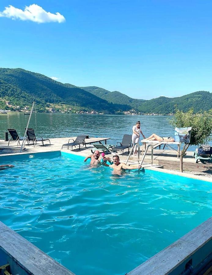Casa Beasarah. Villa Dunatölgyes Kültér fotó