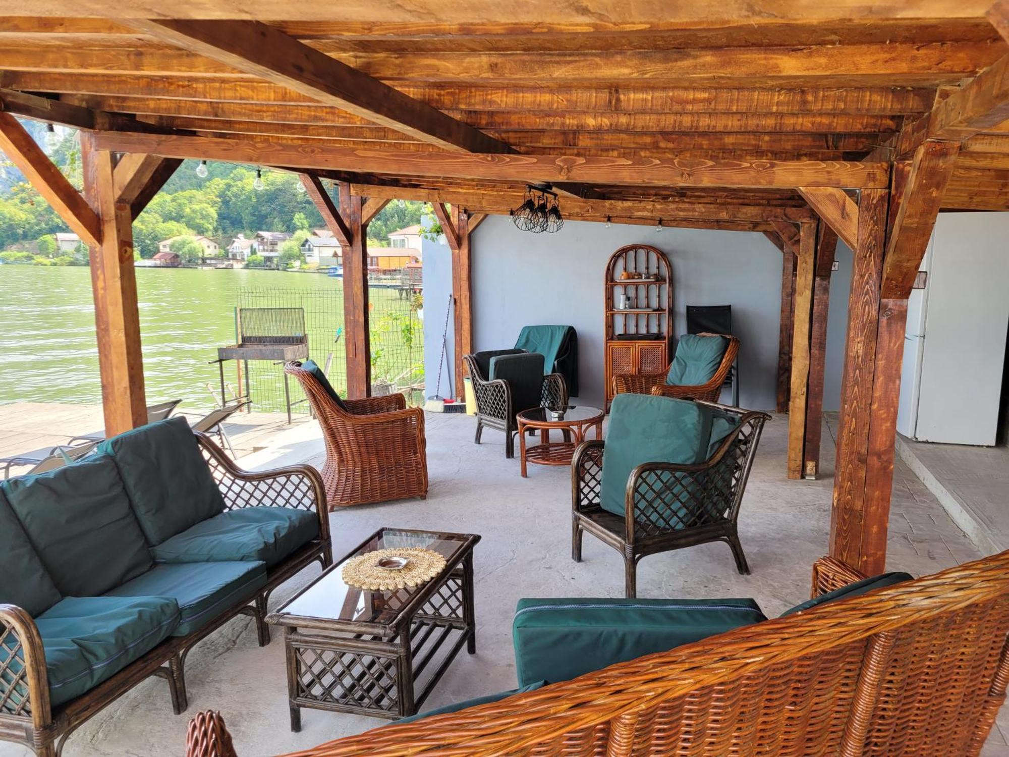 Casa Beasarah. Villa Dunatölgyes Kültér fotó