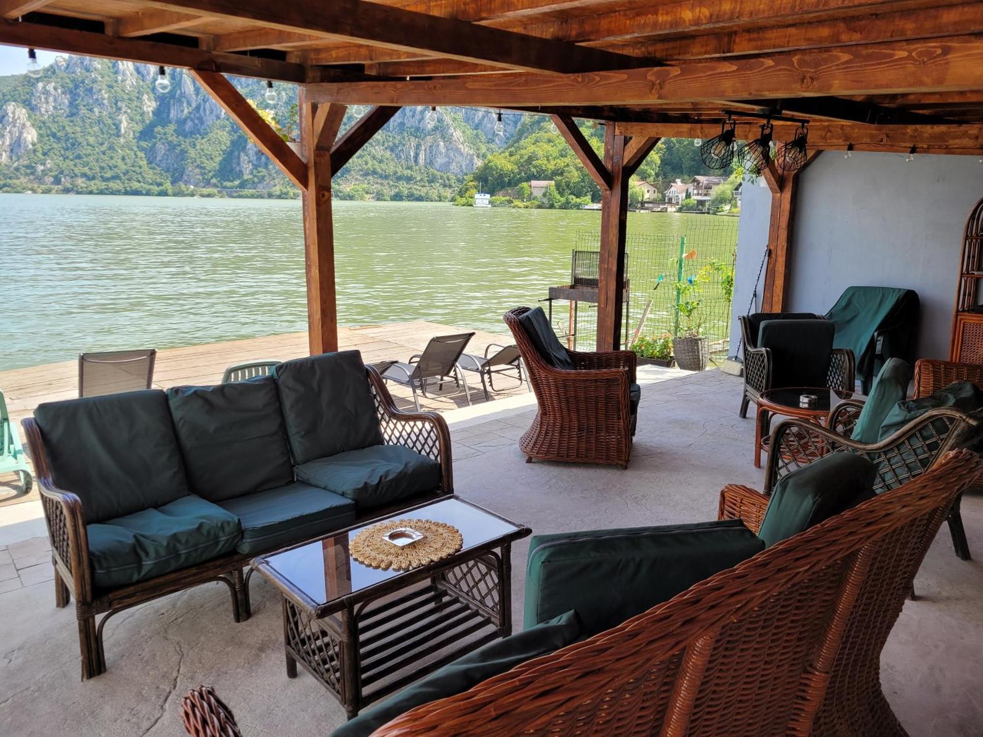 Casa Beasarah. Villa Dunatölgyes Kültér fotó